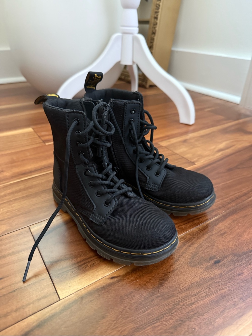 Dr. Martens Combs J Kids Black Canvas
Combat Boots US 1 UK 13 EU 32 Side Zip